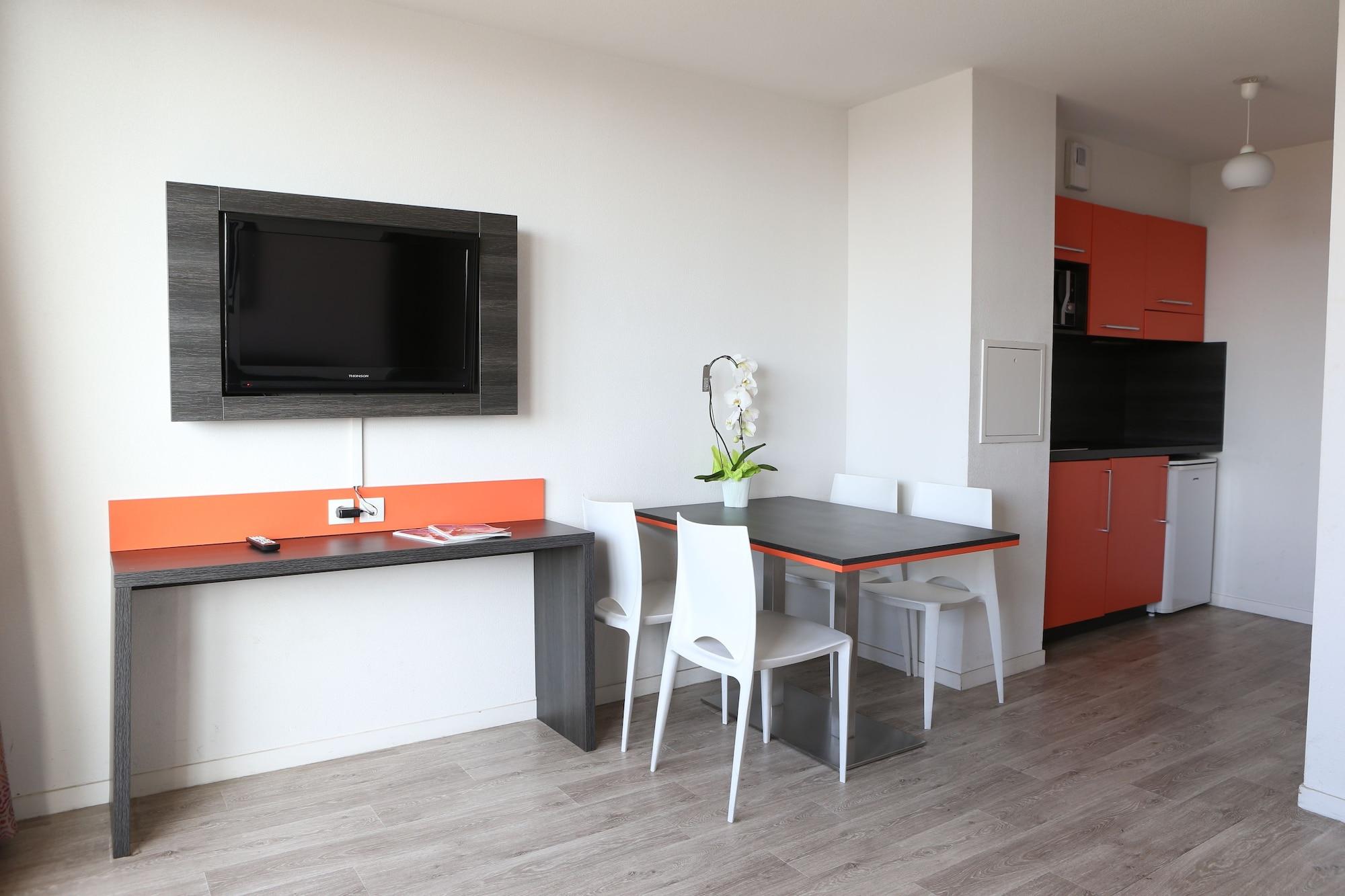 Adonis Paris Sud Aparthotel Chevilly-Larue Bagian luar foto