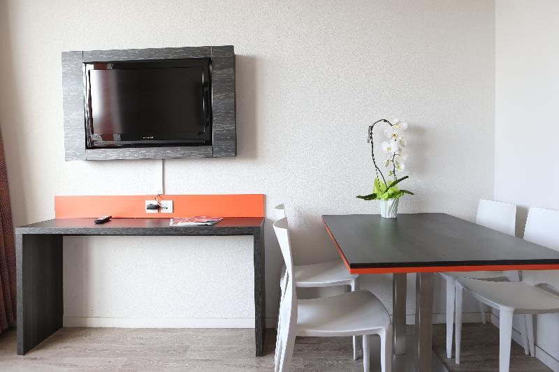 Adonis Paris Sud Aparthotel Chevilly-Larue Bagian luar foto